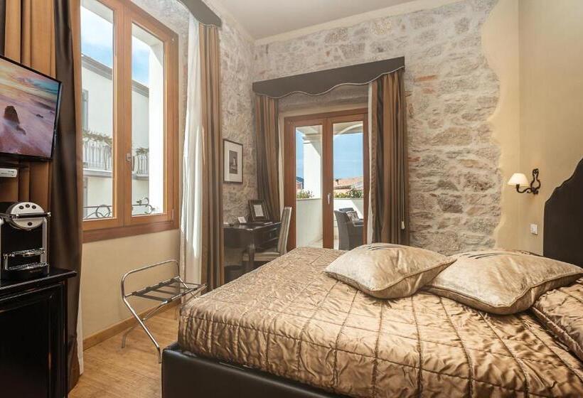 جناح جونيور, La Locanda Del Conte Mameli