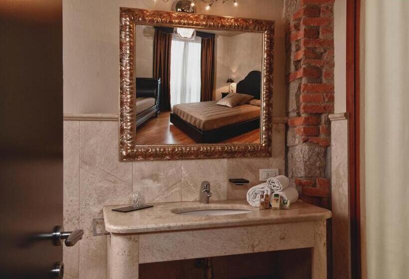 جناح جونيور, La Locanda Del Conte Mameli