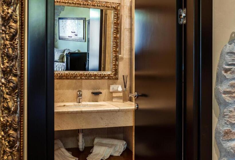 جناح جونيور, La Locanda Del Conte Mameli