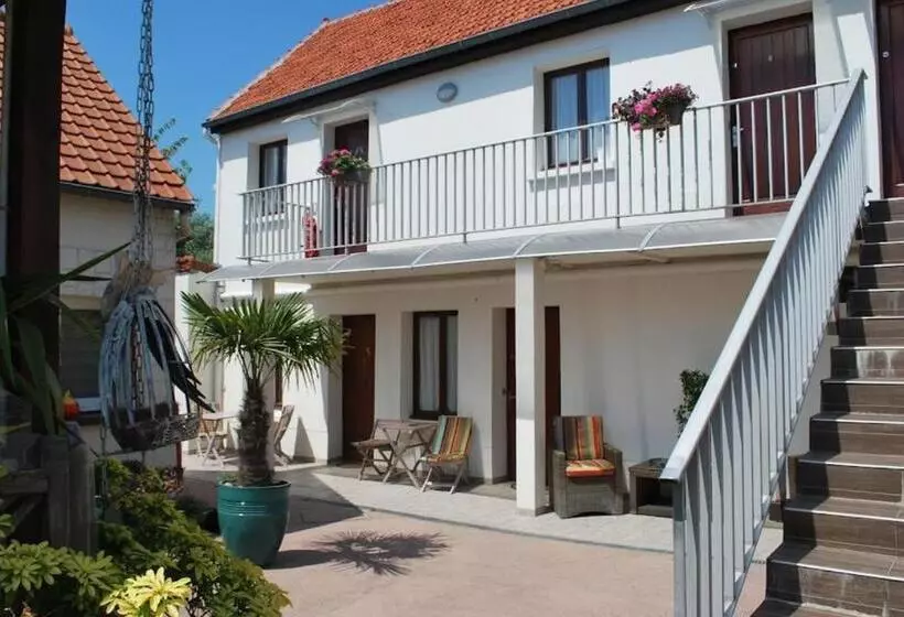 Huoneisto 1 Makuuhuone Puutarhanäkymä, Le Clos Robinson