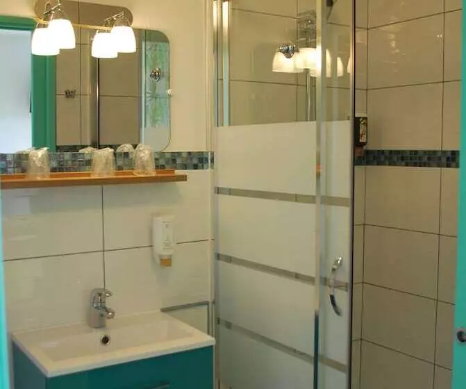 Standard Kolmen Hengen Huone, Le Clos Robinson