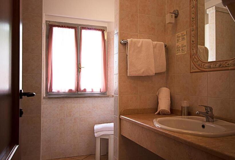 Cameră Familiară, Le Mura
