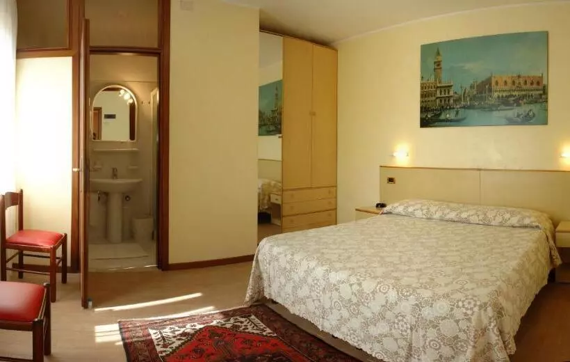 اتاق اکونومی, Locanda Zabotto