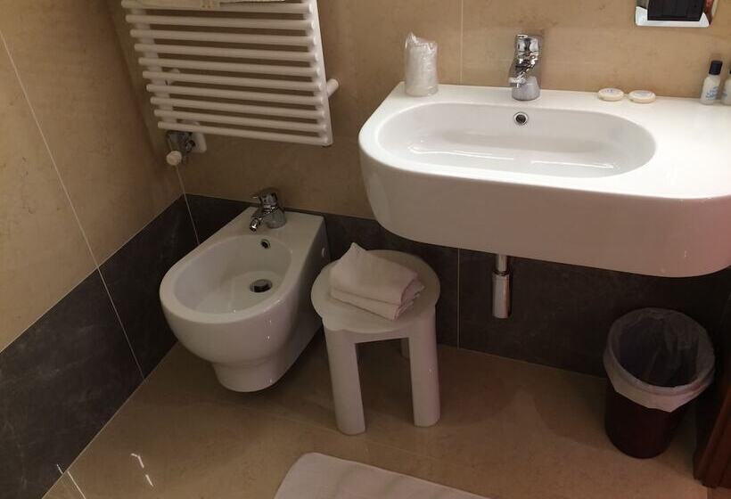 غرفة قياسية ثلاثية, Locanda Zabotto