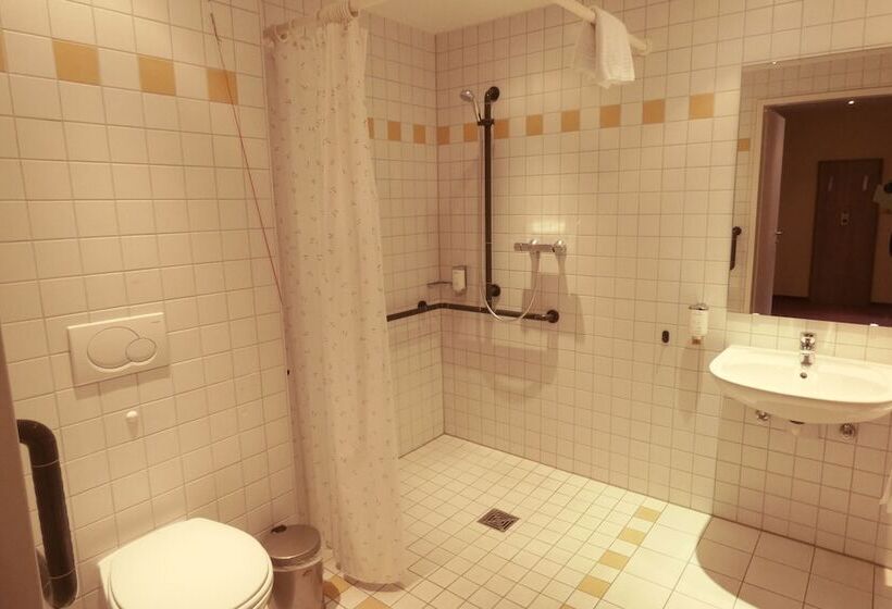 Семейный Номер, Nashira Kurpark Hotel 100 Prozent Barrierefrei