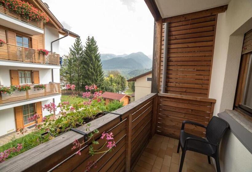 חדר קלאסי לשלושה, Olimpionico