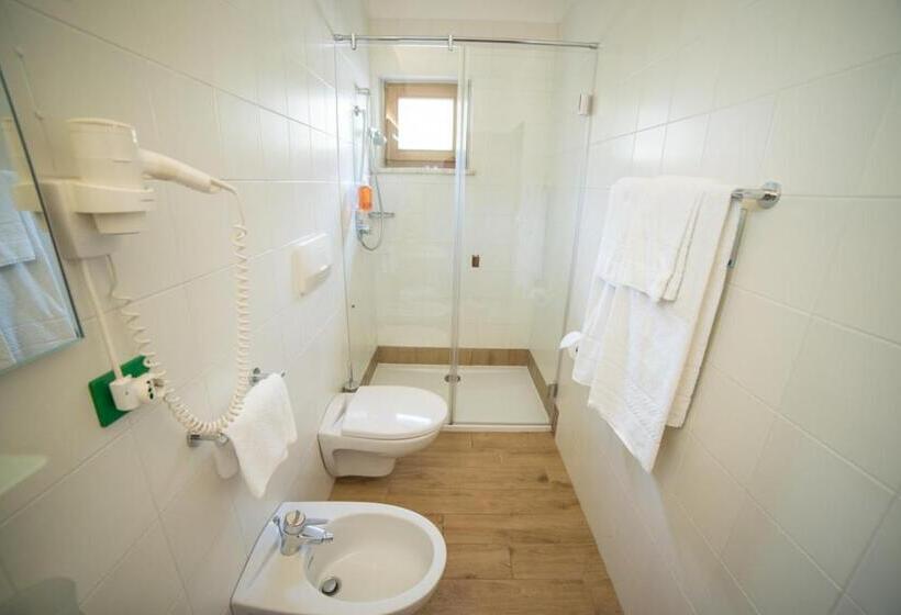 חדר קלאסי לשלושה, Olimpionico