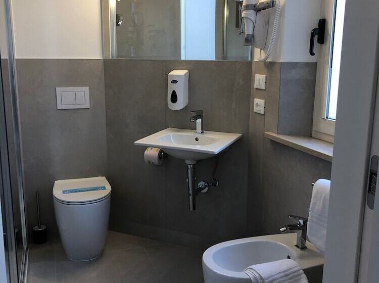 スタンダードトリプルルーム, Oliva