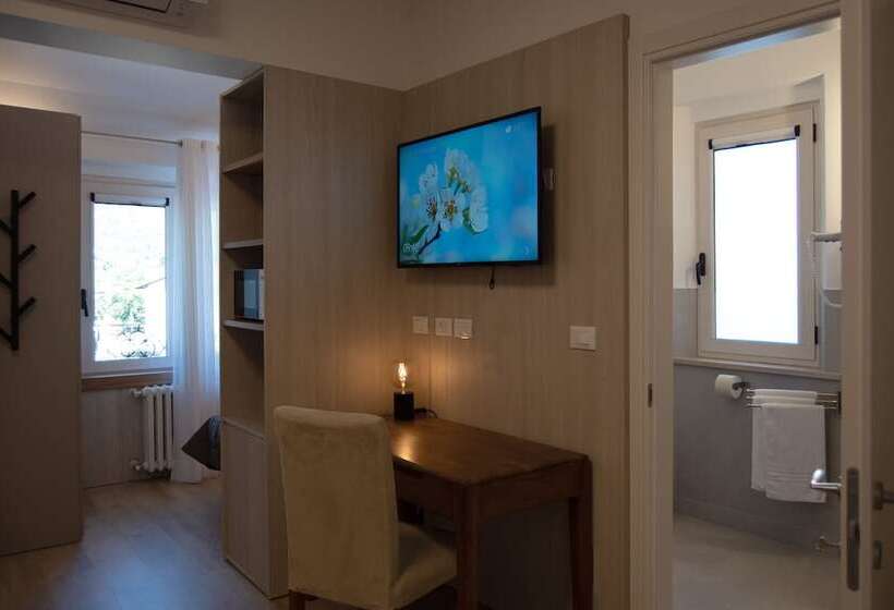 スタンダードトリプルルーム, Oliva