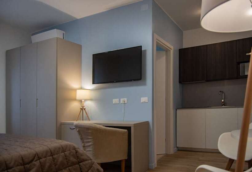 スタンダードトリプルルーム, Oliva