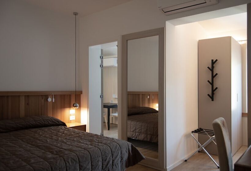 スタンダードトリプルルーム, Oliva