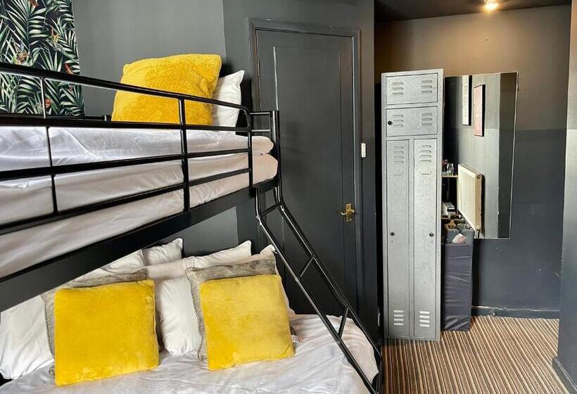 Семейный Номер, Brighton Black Hotel & Hot Tubs
