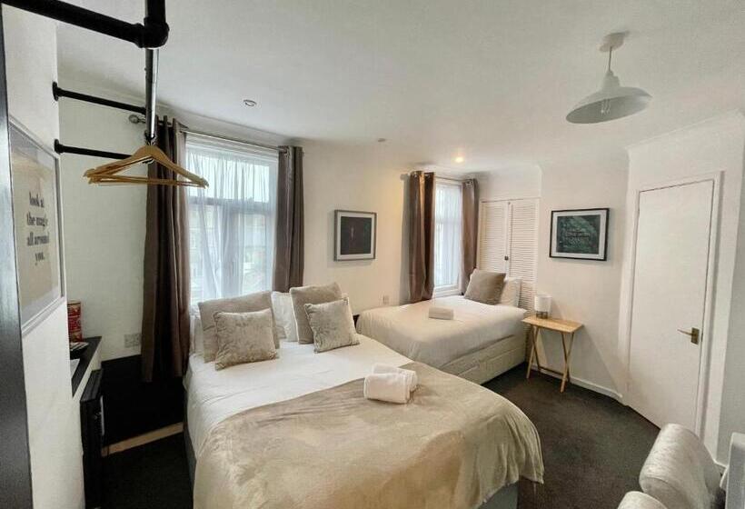 디럭스 패밀리 룸, Brighton Black Hotel & Hot Tubs