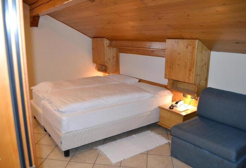 اتاق خانوادگی, Paradise Lodge