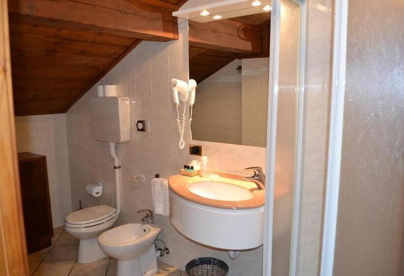 اتاق خانوادگی, Paradise Lodge