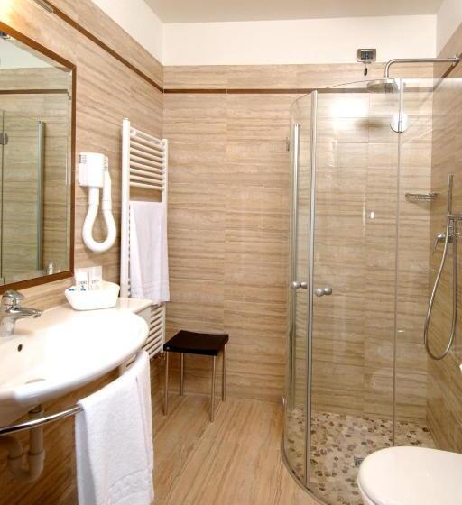 سوییت جونیور, Paradise Lodge