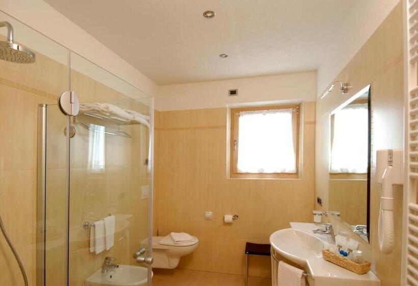 Полулюкс, Paradise Lodge