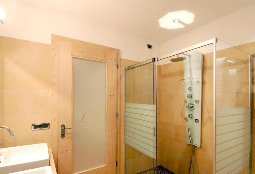 سوییت, Paradise Lodge