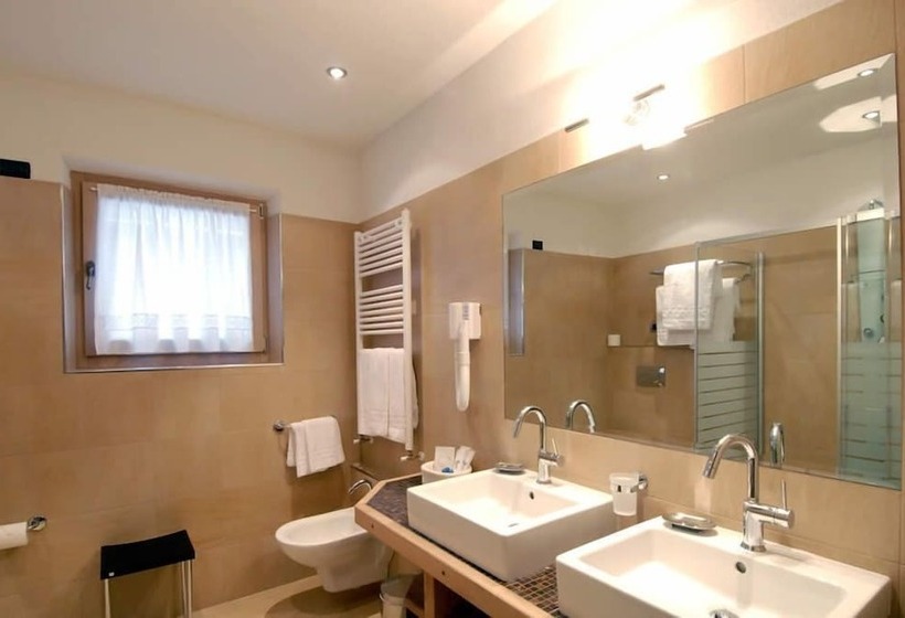 اتاق استاندارد سه نفره, Paradise Lodge