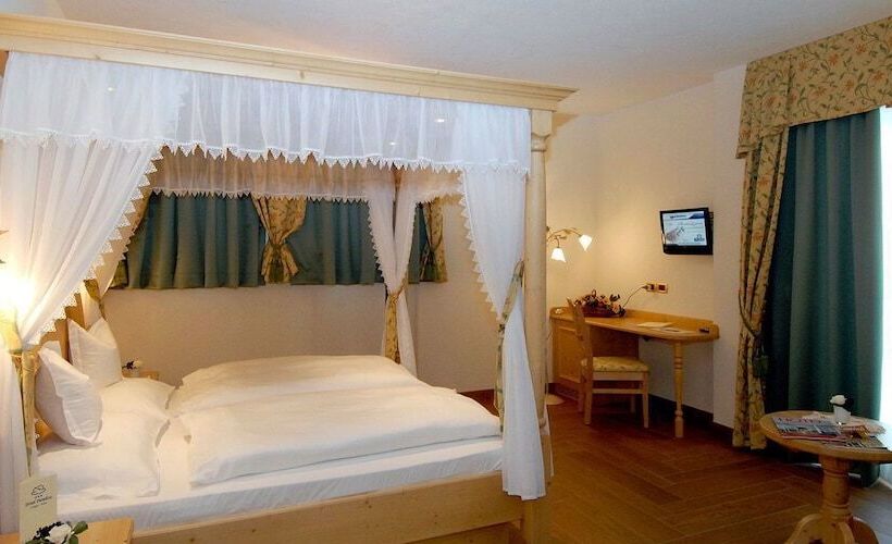 سوییت جونیور, Paradise Lodge