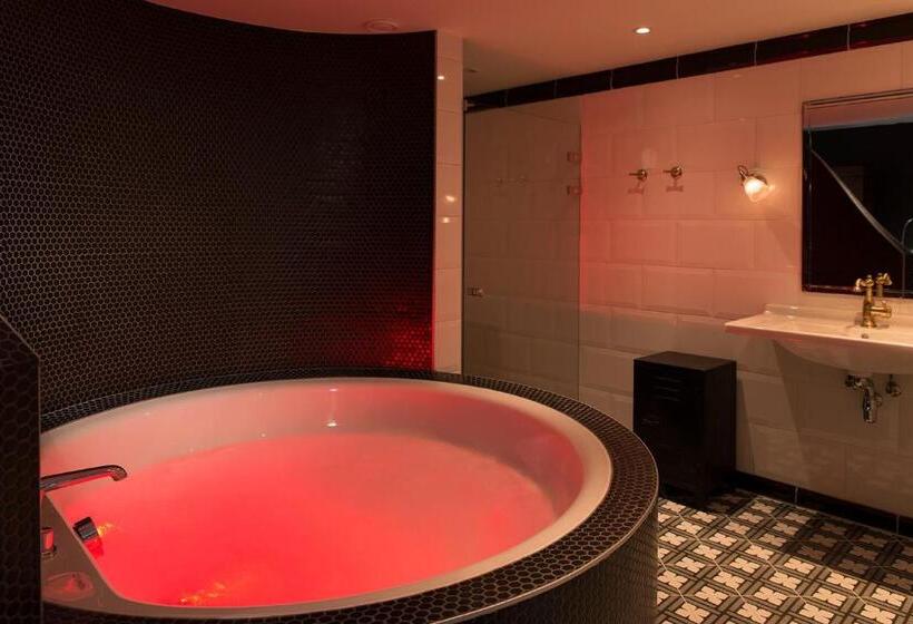 带按摩浴盆的套房, Reehorst