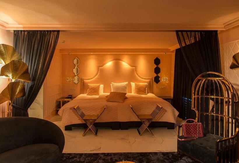 带按摩浴盆的套房, Reehorst