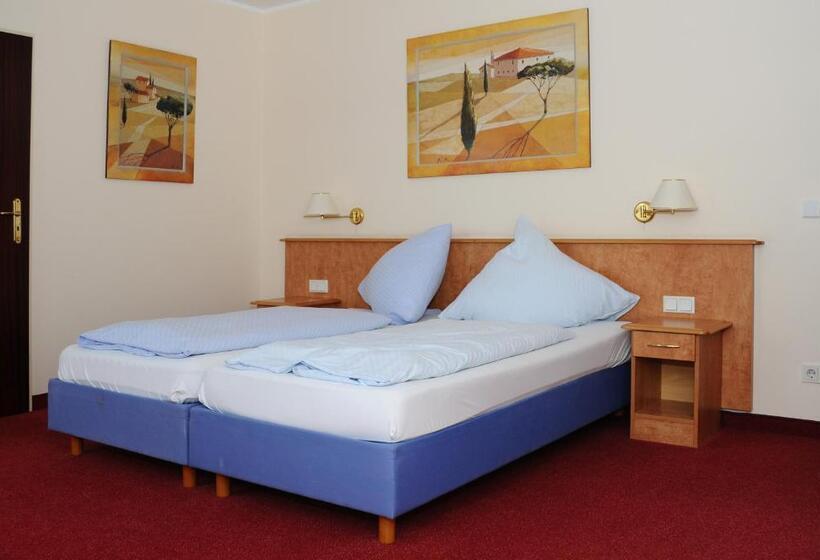 标准单人间, Restaurant Doppeladler