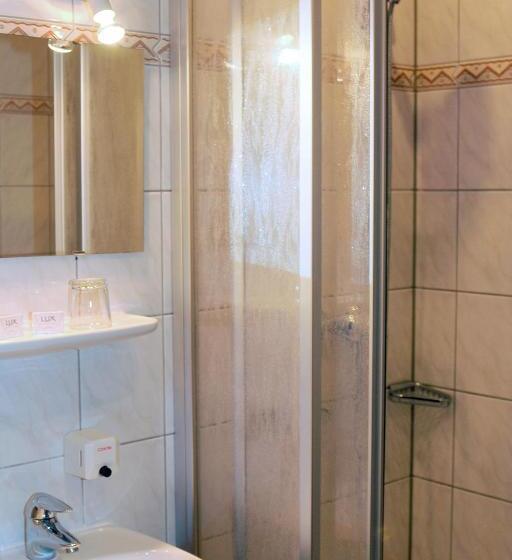 标准单人间, Restaurant Doppeladler