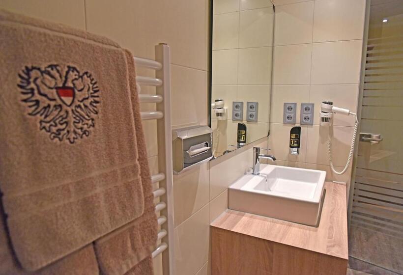 标准单人间, Restaurant Doppeladler