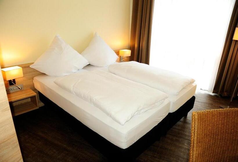 标准单人间, Restaurant Doppeladler