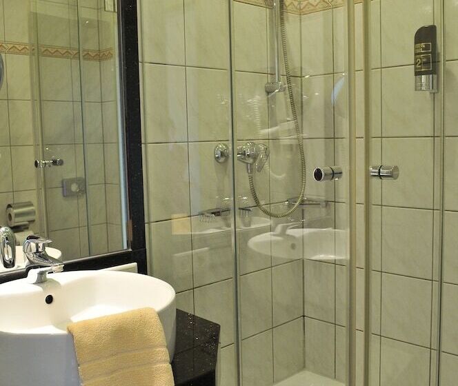 标准单人间, Restaurant Doppeladler