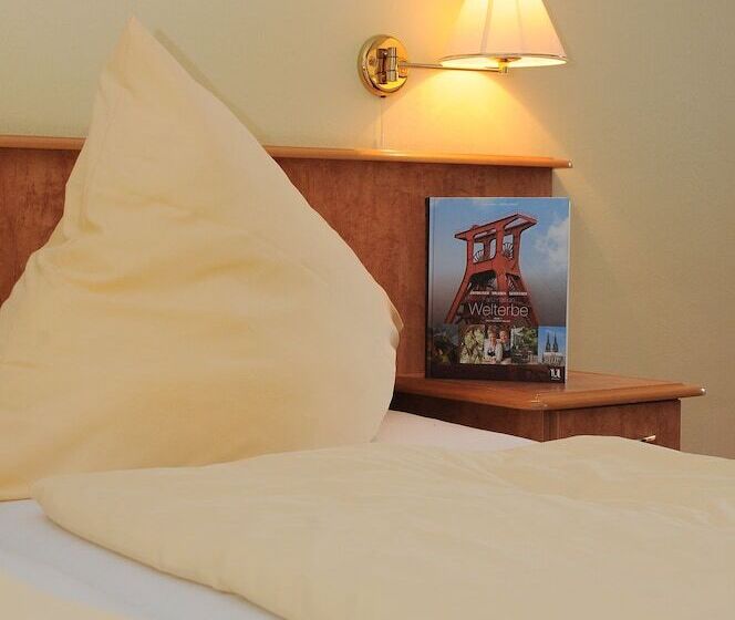 标准单人间, Restaurant Doppeladler