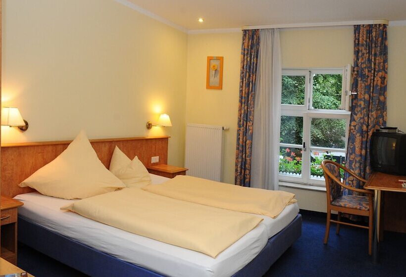 标准单人间, Restaurant Doppeladler