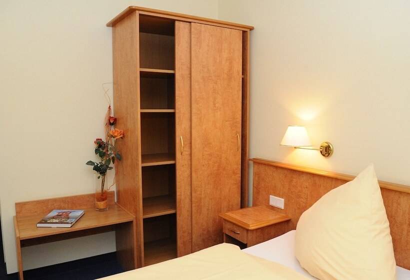 标准单人间, Restaurant Doppeladler