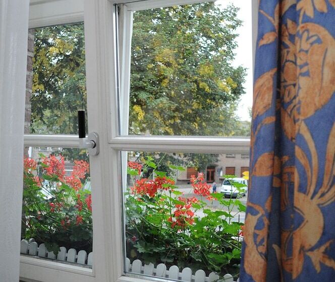 标准单人间, Restaurant Doppeladler