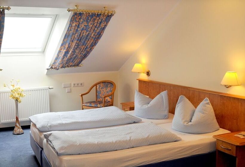 标准单人间, Restaurant Doppeladler