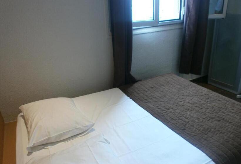 غرفة قياسية, Restaurant La Frégate