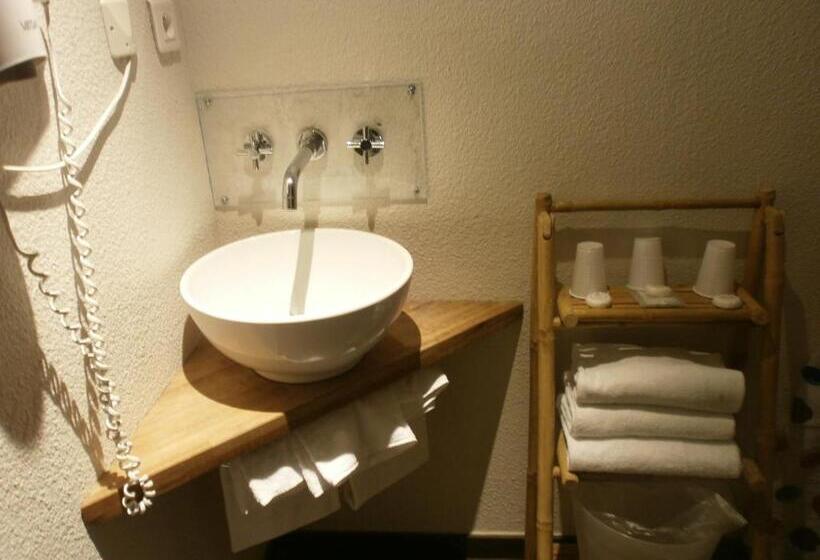 غرفة قياسية, Restaurant La Frégate