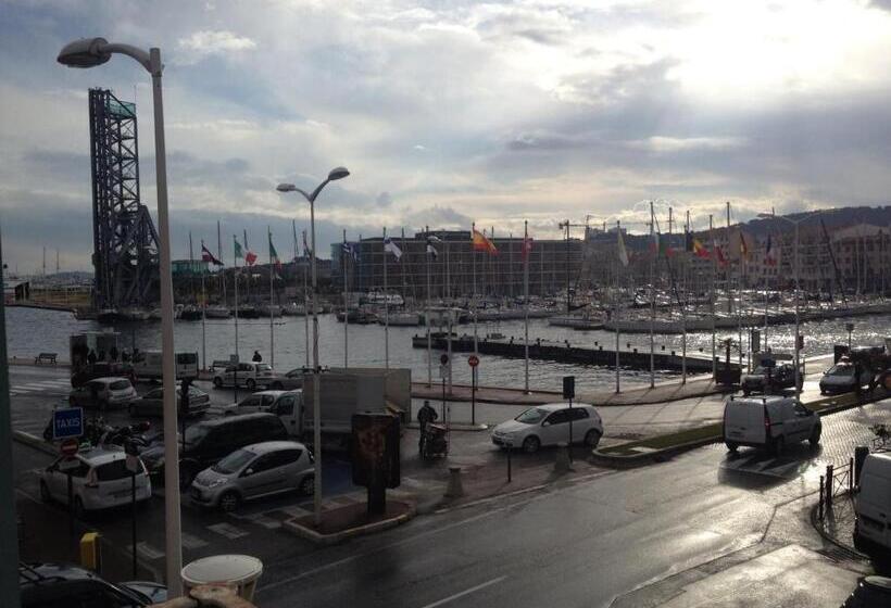 غرفة عائلية, Restaurant La Frégate