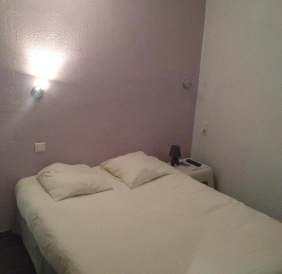 غرفة عائلية, Restaurant La Frégate