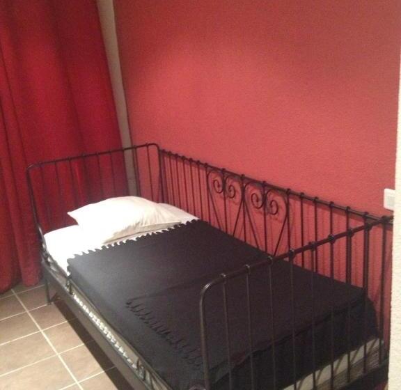 غرفة عائلية, Restaurant La Frégate