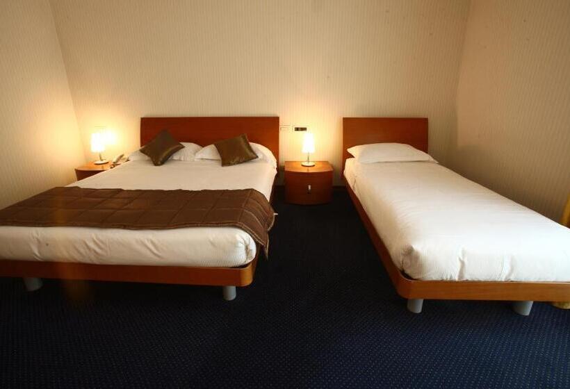 חדר סטנדרט לשלושה, San Rocco