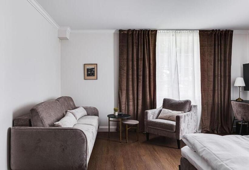 Delüks Oda, Söderfors Herrgård