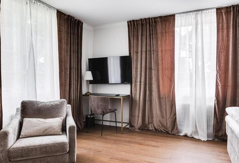 Delüks Oda, Söderfors Herrgård