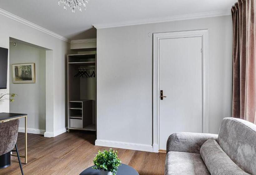 Süit, Söderfors Herrgård