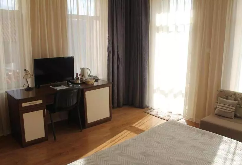 اتاق استاندارد با بالکن, Tarnava