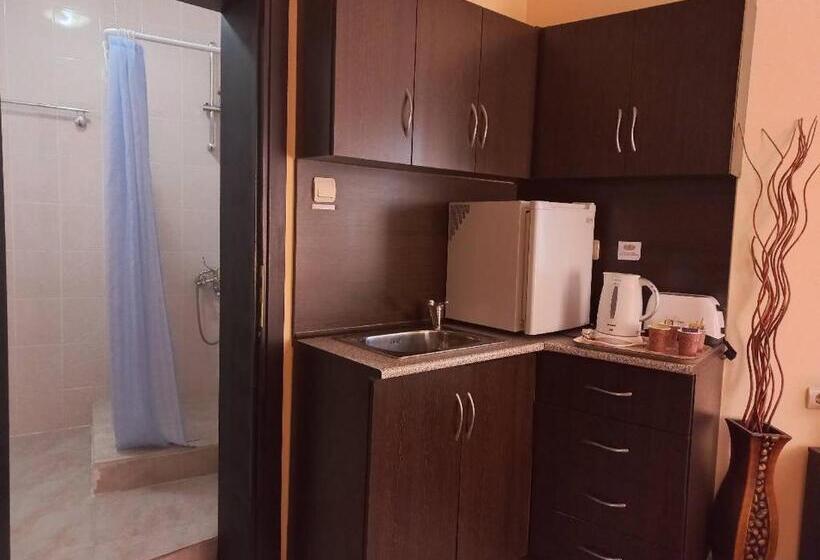 家庭工作室, Tarnava