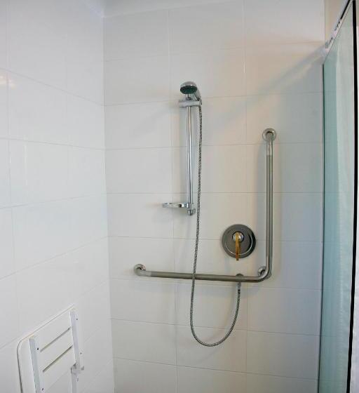 סטודיו אקזקיוטיב, Touchwood Motor Lodge