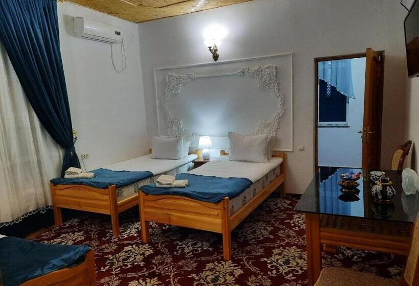 디럭스 트리플 룸, Boutique Hotel Parvina