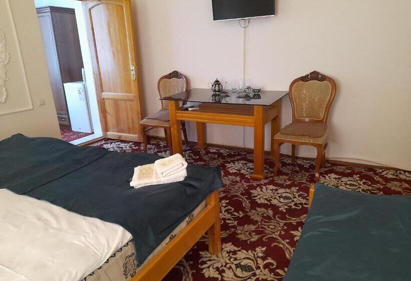 デラックストリプルルーム, Boutique Hotel Parvina